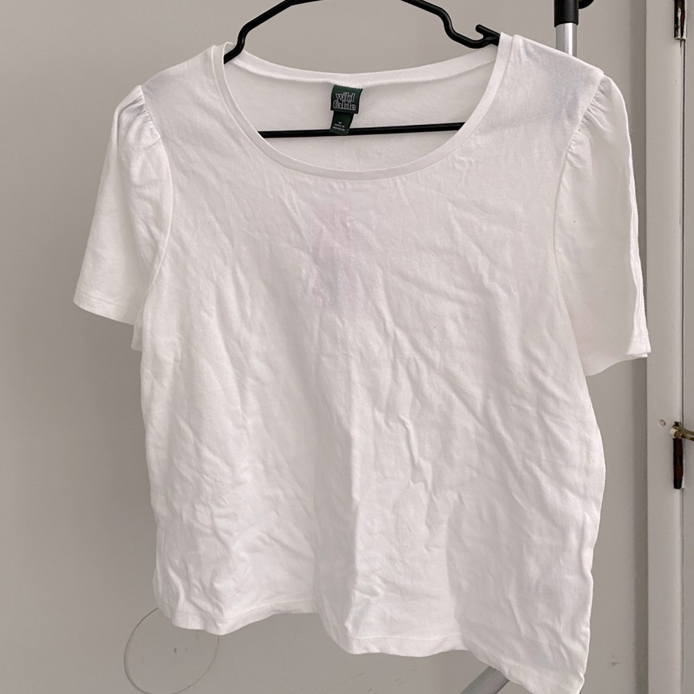 White crop tee